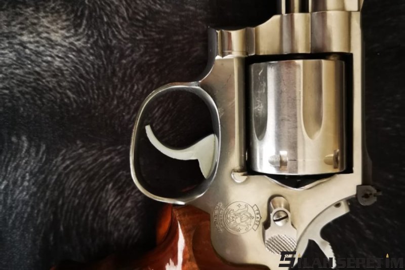 KAMU MENSUBUNA AİT RUHSATLI SWİTH WESSON 357 MAGNUM