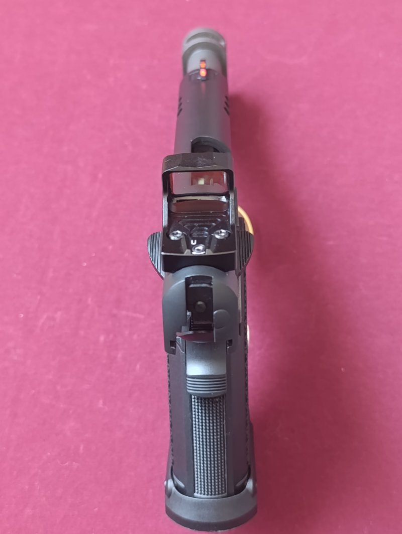 EMEKLİ EMNİYET GÖREVLİSİNDEN RUHSATLI SIFIR KUTUSUNDA HİÇ ATIŞ YAPILMAYAN 25 MODEL YAVUZ 23