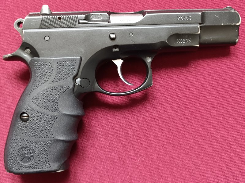 EMEKLİ KAMU GÖREVLİSİNDEN SIFIR AYARINDA AZ KULLANILMIŞ 1994 MODEL ORJİNAL SİYAH CZ 75 B