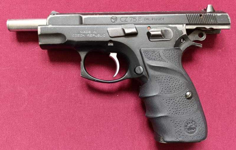 EMEKLİ KAMU GÖREVLİSİNDEN SIFIR AYARINDA AZ KULLANILMIŞ 1994 MODEL ORJİNAL SİYAH CZ 75 B