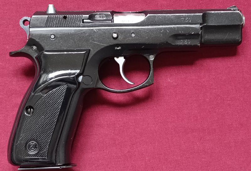 EMEKLİ EMNİYET GÖREVLİSİNDEN RUHSATLI SIFIR AYARINDA ÇOK AZ ATIŞ YAPILAN 1995 MODELORJİNAL