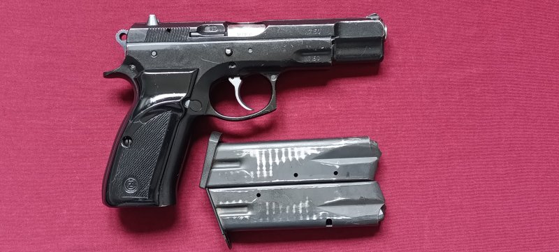 EMEKLİ EMNİYET GÖREVLİSİNDEN RUHSATLI SIFIR AYARINDA ÇOK AZ ATIŞ YAPILAN 1995 MODELORJİNAL